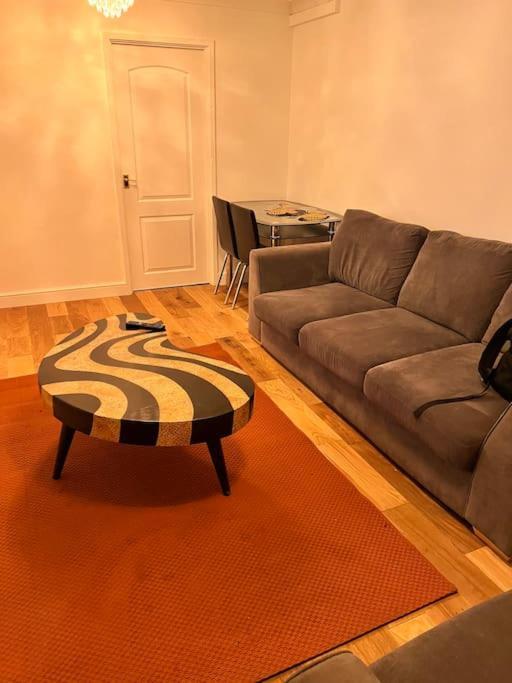 2 Bed Solihull Near Nec Airport, Jlr, Resort Wrld Dış mekan fotoğraf