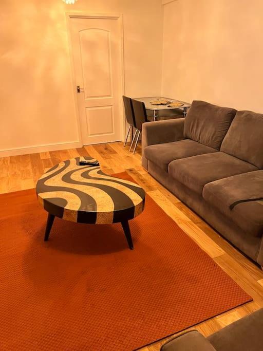 2 Bed Solihull Near Nec Airport, Jlr, Resort Wrld Dış mekan fotoğraf